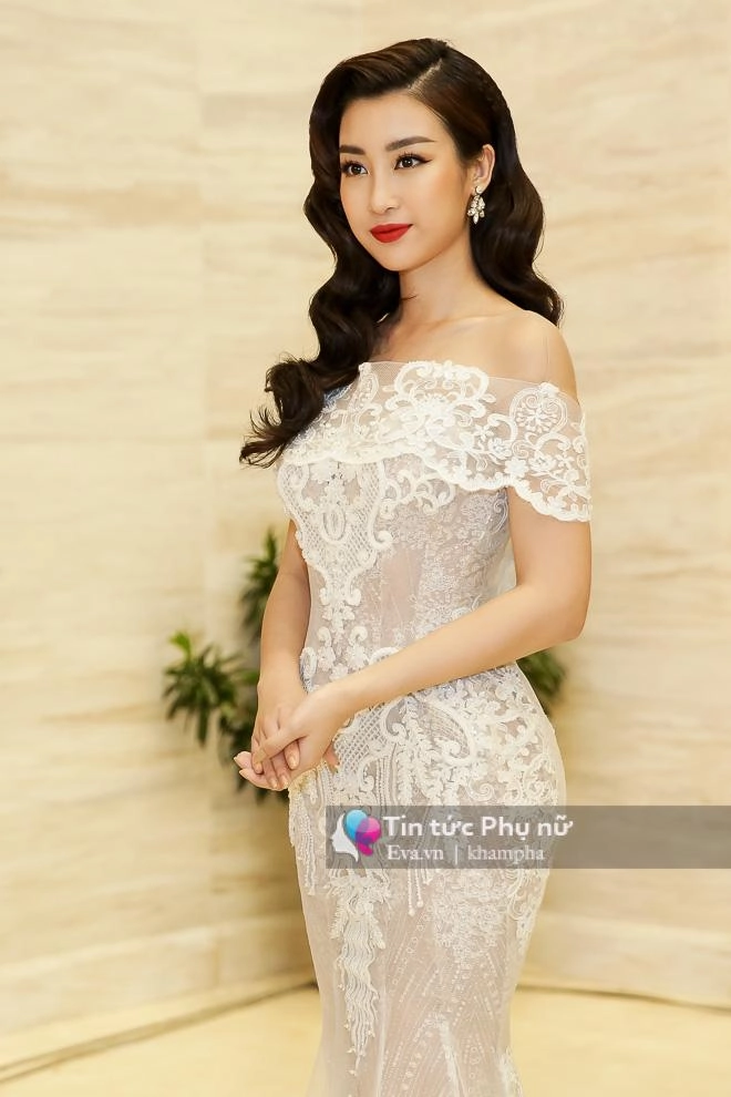 Mẹ đỗ mỹ linh ăn mặc giản dị lặng lẽ ngắm nhìn con gái làm giám khảo tại hhvn 2018