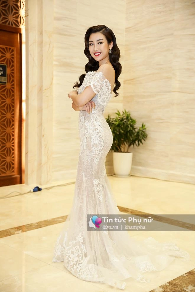 Mẹ đỗ mỹ linh ăn mặc giản dị lặng lẽ ngắm nhìn con gái làm giám khảo tại hhvn 2018