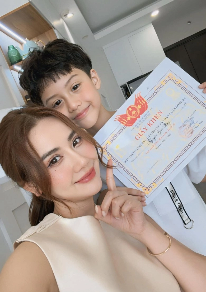Mẹ đơn thân quyến rũ bậc nhất vũ trụ vtv u40 như chị gái của con trai nhờ 3 bí quyết gọt dáng