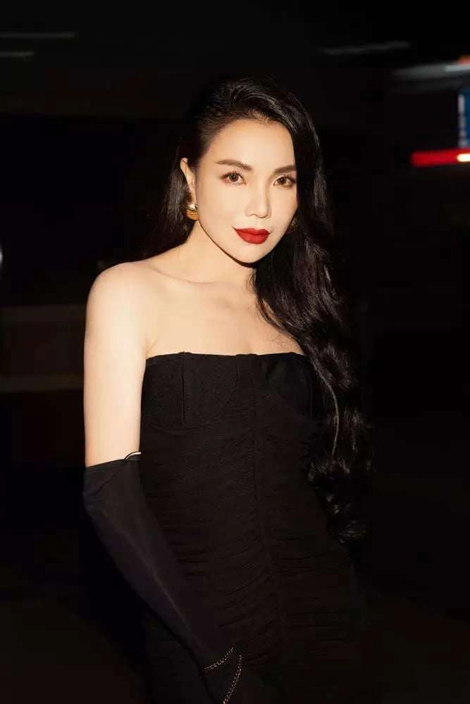 Mẹ đơn thân u40 từng là á hậu quốc tế yêu thích diện bikini để khoe trọn đường cong chữ s