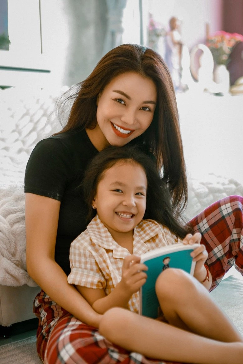 Mẹ đơn thân u40 từng là á hậu quốc tế yêu thích diện bikini để khoe trọn đường cong chữ s