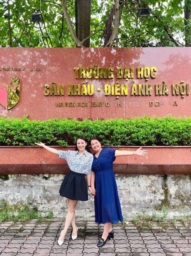 Mẹ ruột bảo thanh là giai nhân nức tiếng bắc ninh con gái hưởng gen mẹ đẹp tới mức bị nghi thẩm mỹ