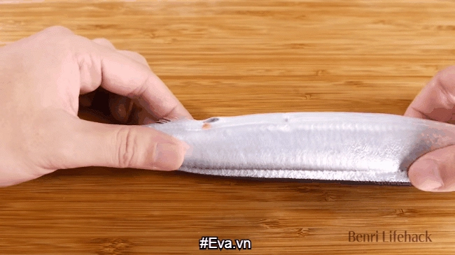 Mẹo lấy ruột cá không cần mổ bụng chỉ với 3 thao tác đơn giản
