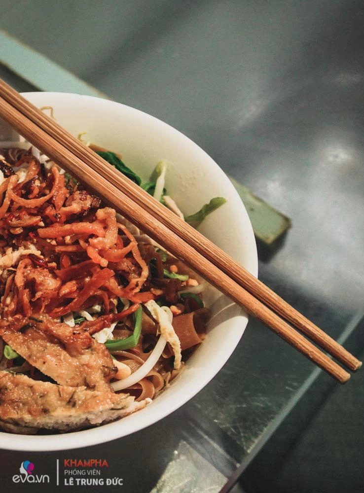 Miến trộn mực khô chiên giòn 15 năm duy nhất ở hà nội giải ngấy giữa mùa hè nóng bức