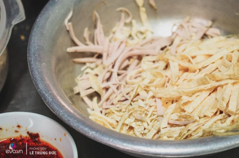 Miến trộn mực khô chiên giòn 15 năm duy nhất ở hà nội giải ngấy giữa mùa hè nóng bức