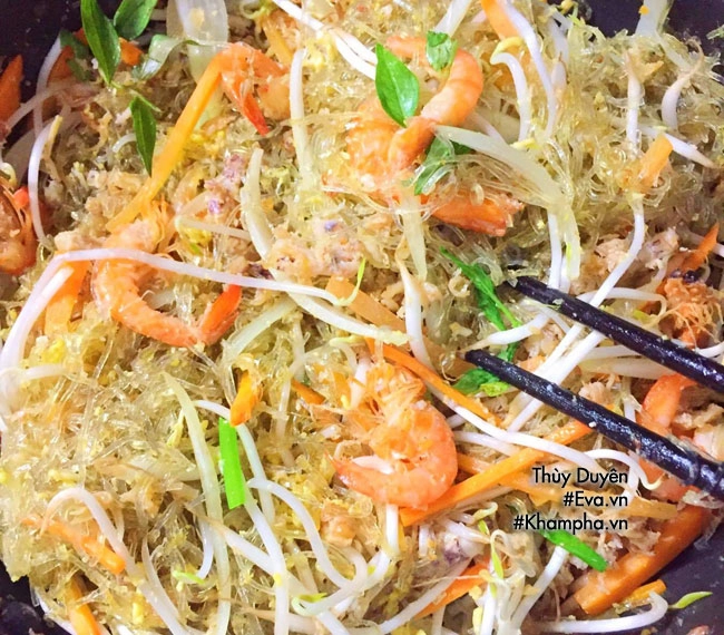 Miến xào hải sản ăn sáng sang chảnh ngày cuối tuần