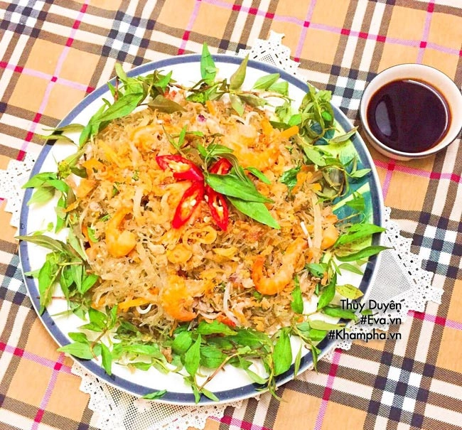 Miến xào hải sản ăn sáng sang chảnh ngày cuối tuần