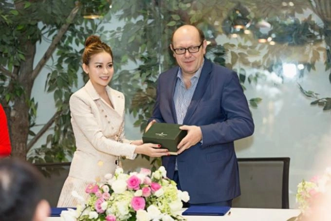 Minh tú chính thức làm giám khảo hoa hậu siêu quốc gia việt nam
