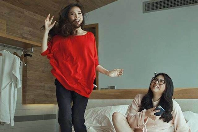 Mới 17 tuổi con gái hiền thục đã cao như người mẫu và dự đoán xinh chẳng thua mẹ