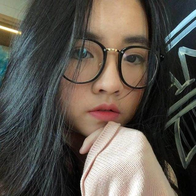 Mới 17 tuổi con gái hiền thục đã cao như người mẫu và dự đoán xinh chẳng thua mẹ