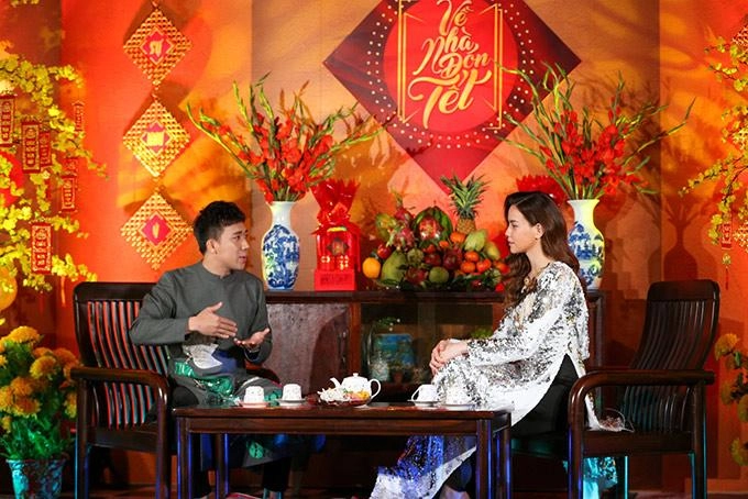 Mới đầu năm hồ ngọc hà đã đụng hàng áo dài với hoa hậu kỳ duyên