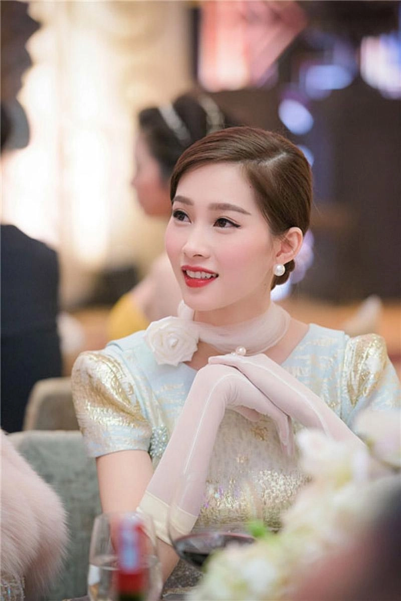 Món phụ kiện biến chị em trở nên sang chảnh trong 1 nốt nhạc