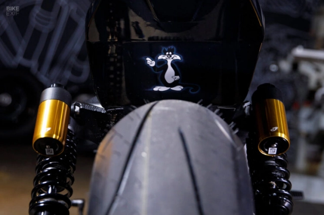 Một chiếc indian scout độ chất lừ đến từ roland sands design