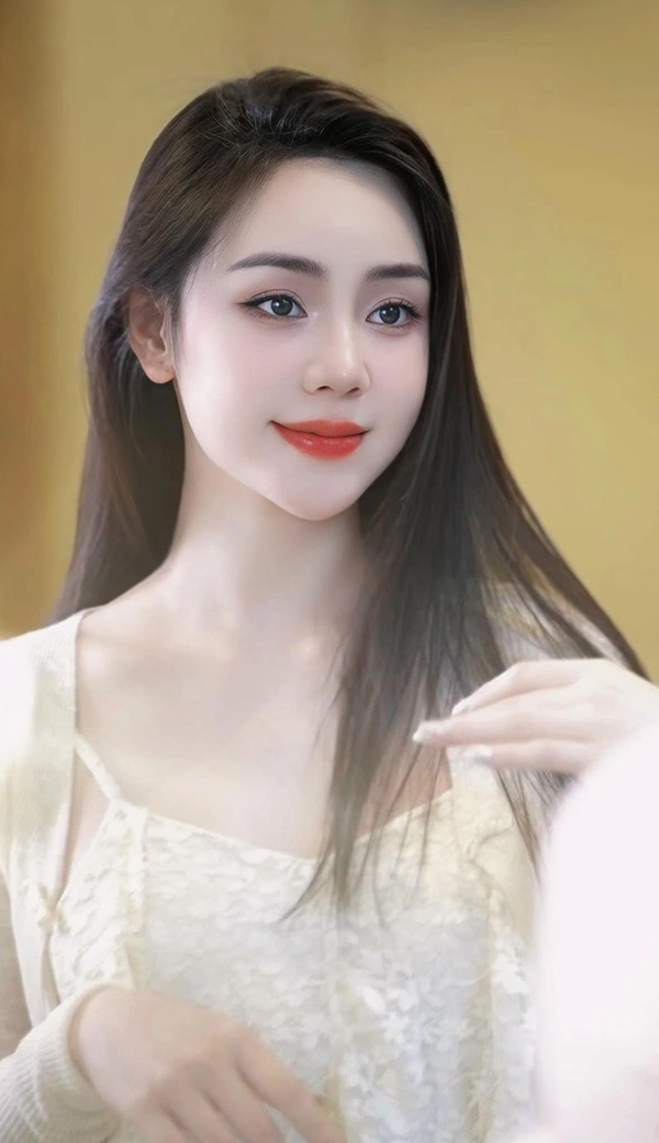 Một người đẹp của vũ trụ vfc có làn da trắng mịn không tì vết nhờ một thói quen vào sáng sớm