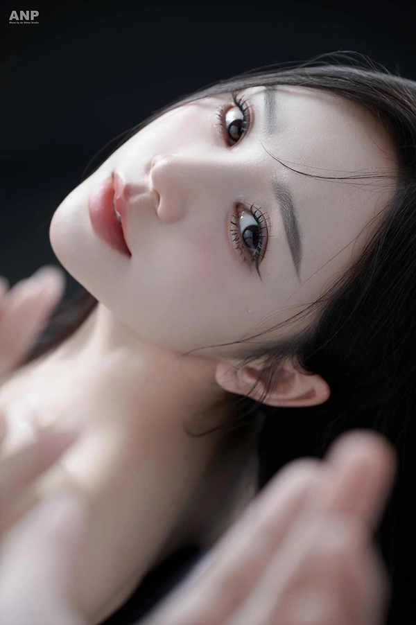 Một người đẹp của vũ trụ vfc có làn da trắng mịn không tì vết nhờ một thói quen vào sáng sớm