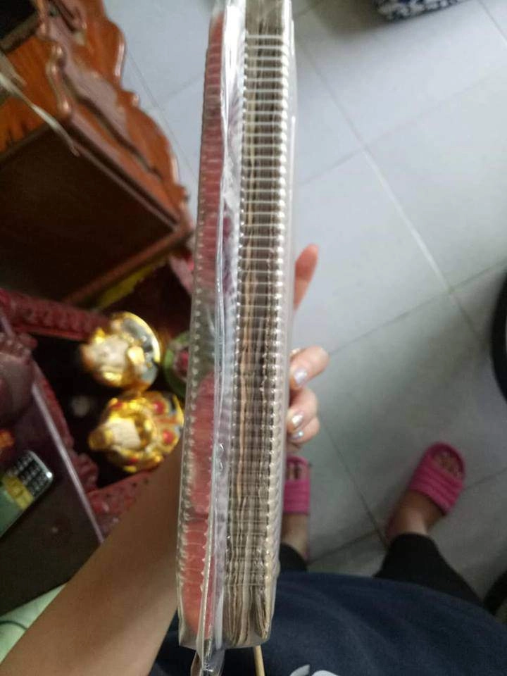 Mua hộp nem chua 45 nghìn khi lấy ra cô gái tí ngất vì 1 phần thịt 9 phần giấy