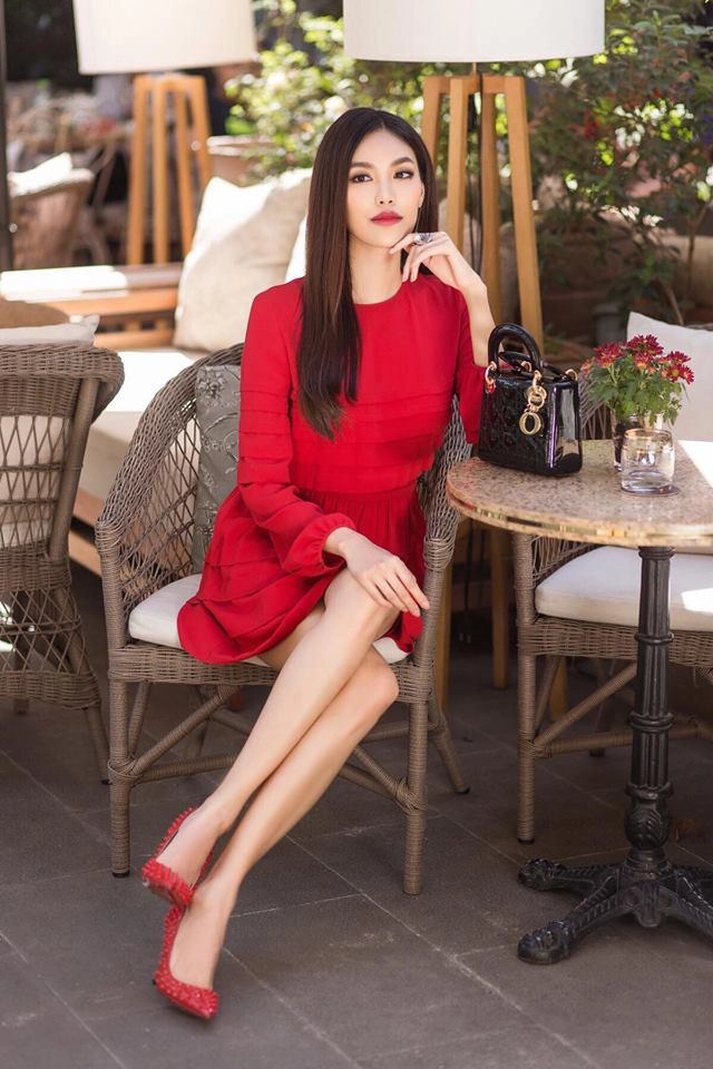 Mùa lễ hội loạt mỹ nhân đình đám đua nhau diện sắc đỏ