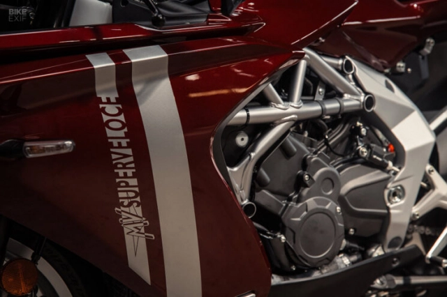 Mv agusta superveloce 98 phiên bản đặc biệt ra mắt nhằm tôn vinh chiếc mô tô đầu tiên