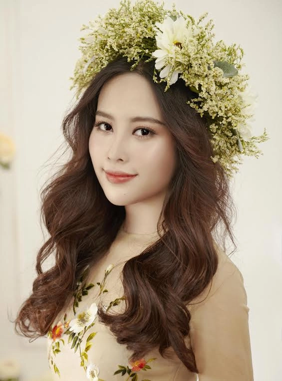 Nam em và midu đụng váy công chúa hoa hồng những ngày cận tết