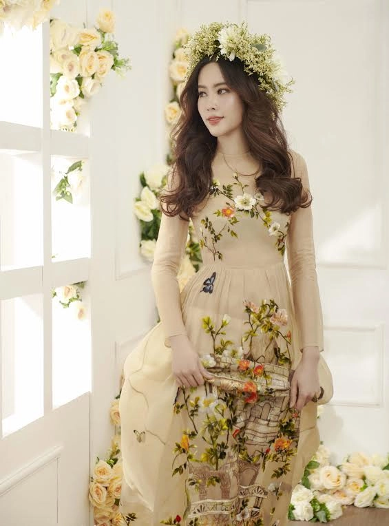 Nam em và midu đụng váy công chúa hoa hồng những ngày cận tết