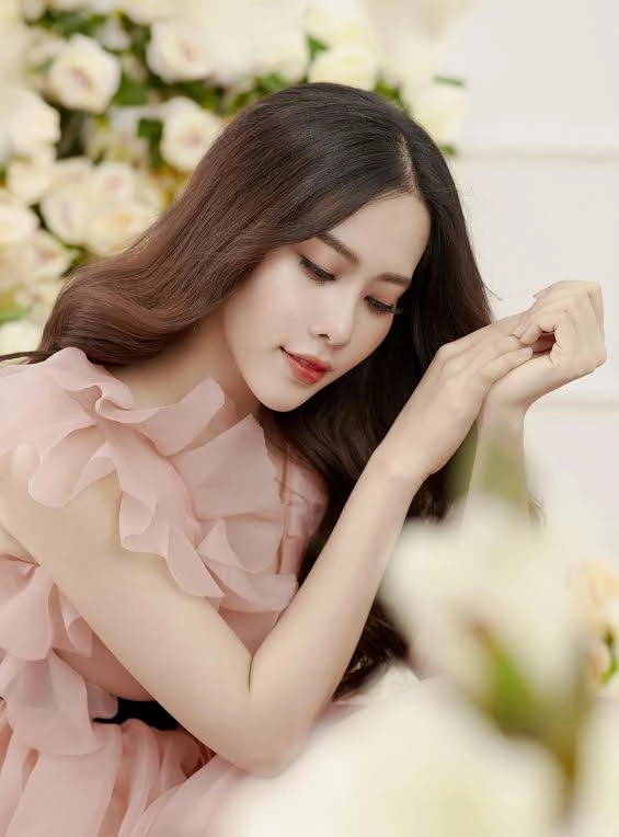 Nam em và midu đụng váy công chúa hoa hồng những ngày cận tết