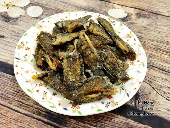Nắng lên bữa cơm với cá rô đồng rán giòn tràng heo luộc đắt khách