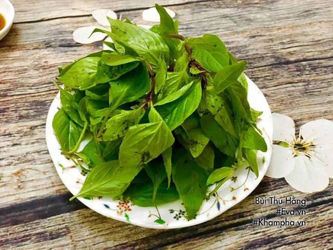 Nắng lên bữa cơm với cá rô đồng rán giòn tràng heo luộc đắt khách
