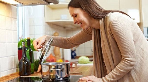 Nếu cứ làm những việc này khi nấu cơm sẽ vừa mất chất lại gây hại cả nhà