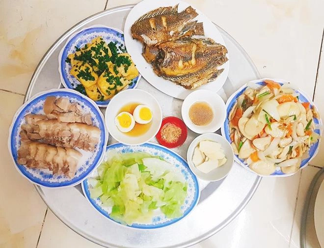 Ngày nào cũng nấu cho 6 người ăn vợ trẻ vẫn chiều lòng sở thích của từng người