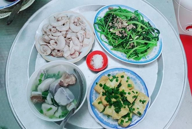 Ngày nào cũng nấu cho 6 người ăn vợ trẻ vẫn chiều lòng sở thích của từng người