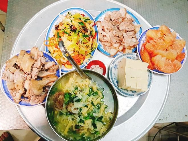 Ngày nào cũng nấu cho 6 người ăn vợ trẻ vẫn chiều lòng sở thích của từng người