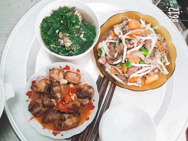 Ngày nào cũng nấu cho 6 người ăn vợ trẻ vẫn chiều lòng sở thích của từng người
