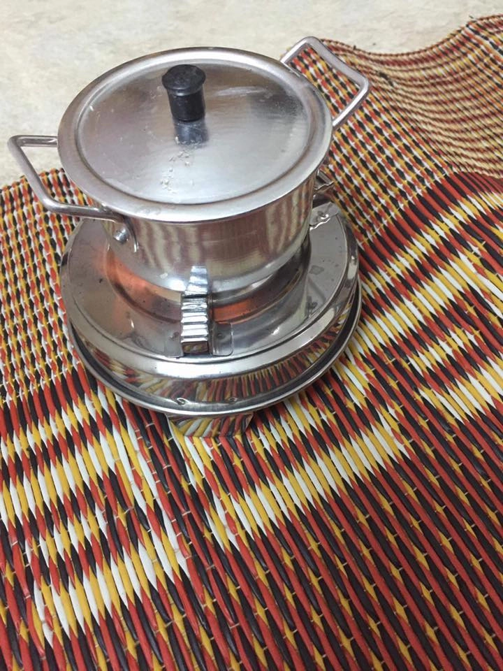 Nghe lời con mua bộ đồ nấu mì trên mạng bà mẹ khóc cạn nước mắt khi nhận hàng