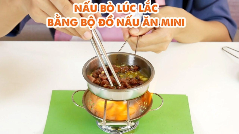 Nghe lời con mua bộ đồ nấu mì trên mạng bà mẹ khóc cạn nước mắt khi nhận hàng