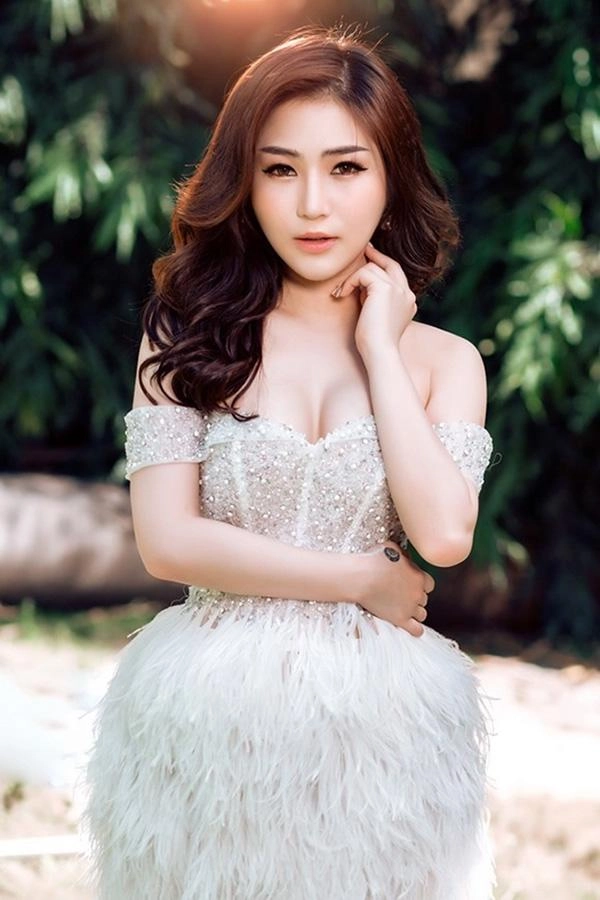 Ngỡ ngàng trước nhan sắc mới của hương tràm fan chỉ biết thốt lên hai từ người lạ