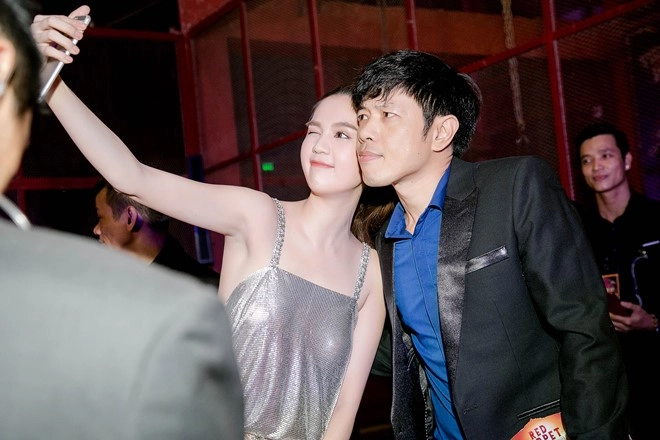 Ngọc trinh gây choáng váng với chiếc váy siêu ngắn đầy khiêu khích tại đà nẵng