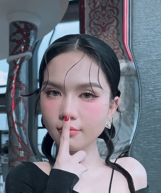 Ngọc trinh làm hành động này khi bị nói phẫu thuật thẩm mỹ phần mũi