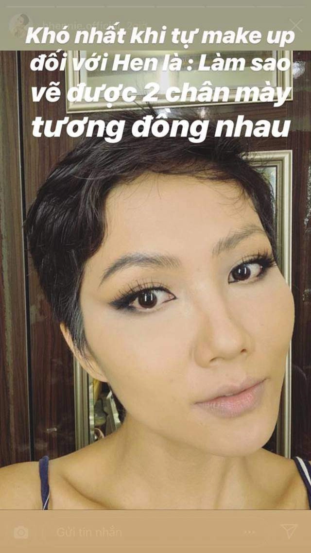 Ngồi bệt dưới sàn nhà tự tay họa mặt hhen niê khiến mọi người phát cuồng với cái kết