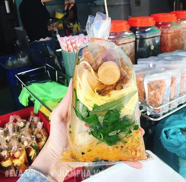 Người công nhân xây dựng nên đế chế bánh tráng trộn lừng lẫy khu nguyễn thượng hiền
