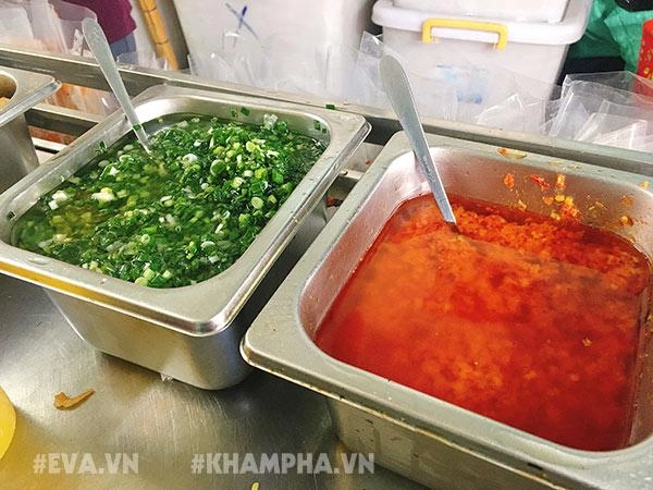 Người công nhân xây dựng nên đế chế bánh tráng trộn lừng lẫy khu nguyễn thượng hiền