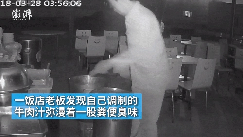 Người đàn ông tiểu tiện vào nồi thức ăn của đối thủ để dìm hàng và cái kết bất ngờ