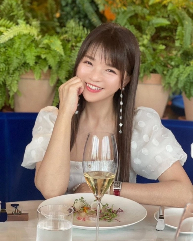 Người phụ nữ u60 trẻ như gái 18 nhờ phương pháp rửa mặt độc đáo dùng một loại gia vị trong bếp