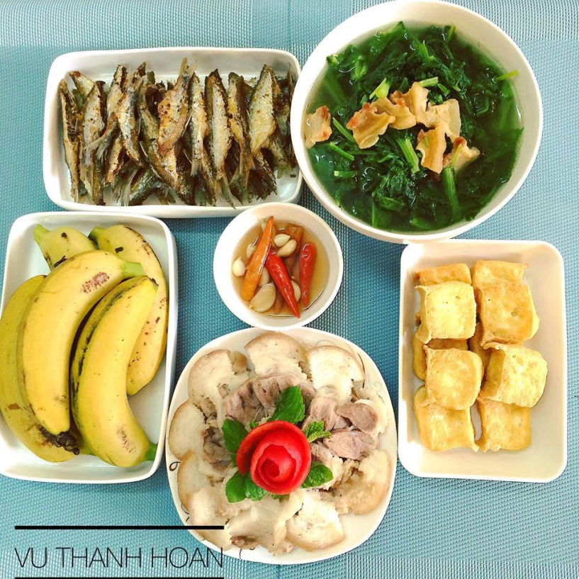 Nhà chỉ có 2 người những mâm cơm đầy ắp món của cặp vợ chồng son khiến ai cũng nể