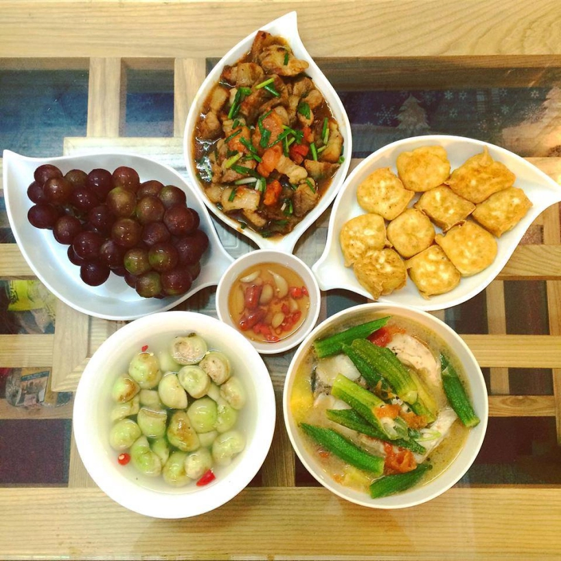 Nhà chỉ có 2 người những mâm cơm đầy ắp món của cặp vợ chồng son khiến ai cũng nể
