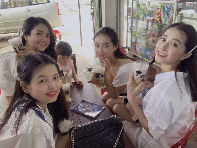 Nhã phương để lộ đôi chân gầy teo đến mức đáng ngại khi trượt băng là thật hay photoshop