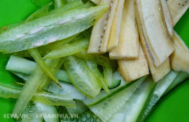 Nhâm nhi bánh xèo giòn tan chuẩn vị đà nẵng phố đội cấn giữa mùa đông hà nội