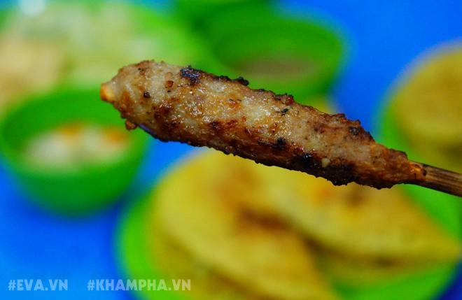 Nhâm nhi bánh xèo giòn tan chuẩn vị đà nẵng phố đội cấn giữa mùa đông hà nội