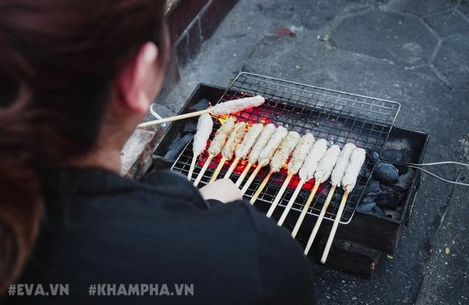 Nhâm nhi bánh xèo giòn tan chuẩn vị đà nẵng phố đội cấn giữa mùa đông hà nội