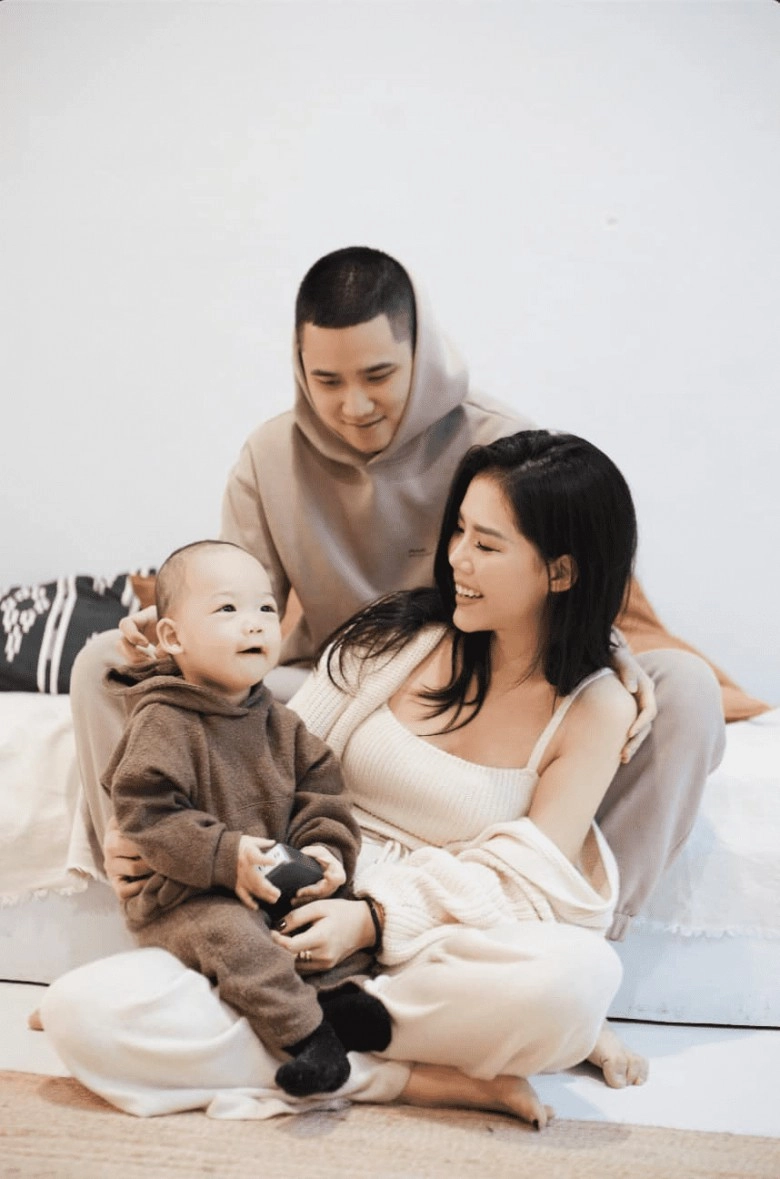 Nhan sắc một 9 một 10 của cặp bạn thân tikoker đình đám có người là rich kid từ trong trứng