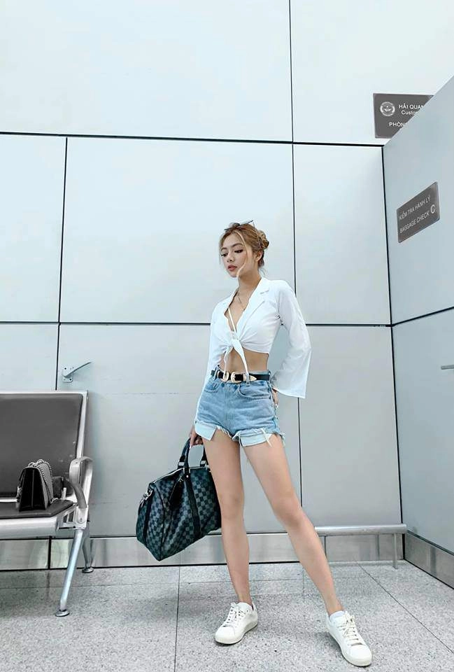 Nhan sắc rich kid mới của việt nam mẹ là hoa hậu bố là chưởng môn phái vịnh xuân